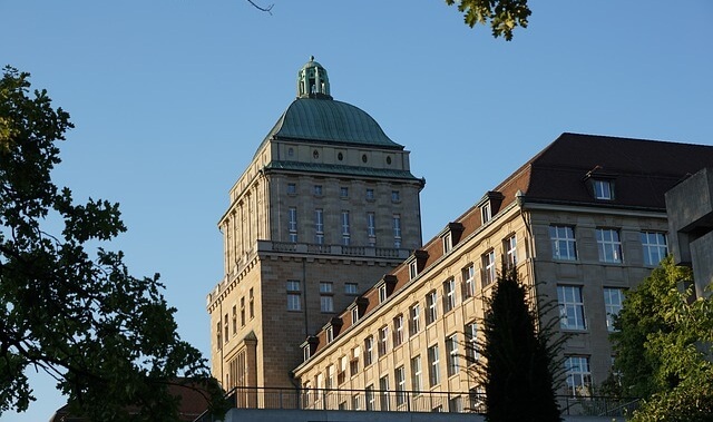 Budynek uniwersytetu