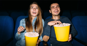 Para ogląda film w kinie