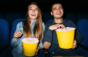 Para ogląda film w kinie