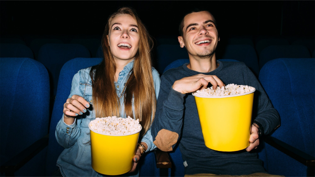 Para ogląda film w kinie