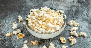 Co zamiast chipsów na wieczór? Popcorn